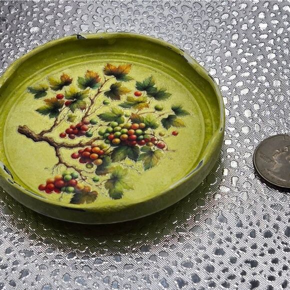 "5/$25" Altered Upcycled Jar Lid Yellow Green Grapes Fruit Fridge Magnet - Picture 4 of 7
